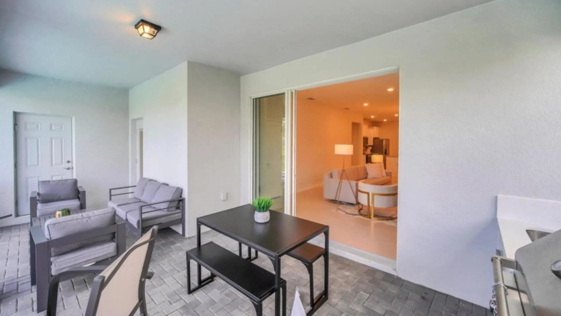 Modern Oasis: 7 Bedroom Villa Near The Beach 6324 Davenport 0*,