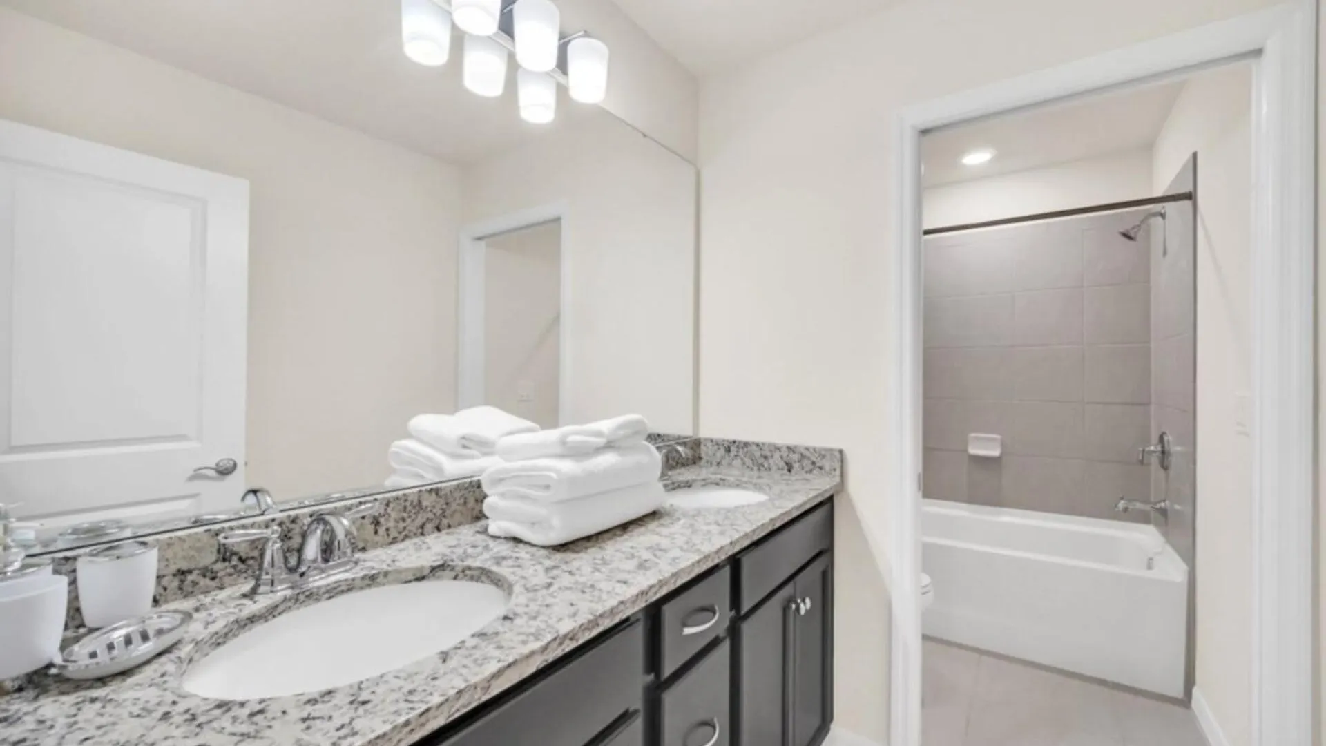 Modern Oasis: 7 Bedroom Villa Near The Beach 6324 Davenport