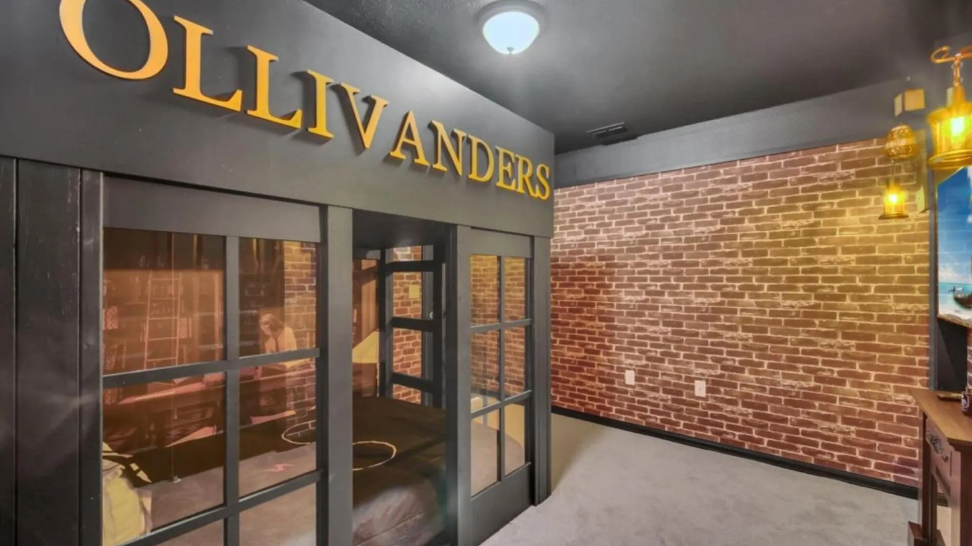 Modern Oasis: 7 Bedroom Villa Near The Beach 6324 Davenport 0*,  United States