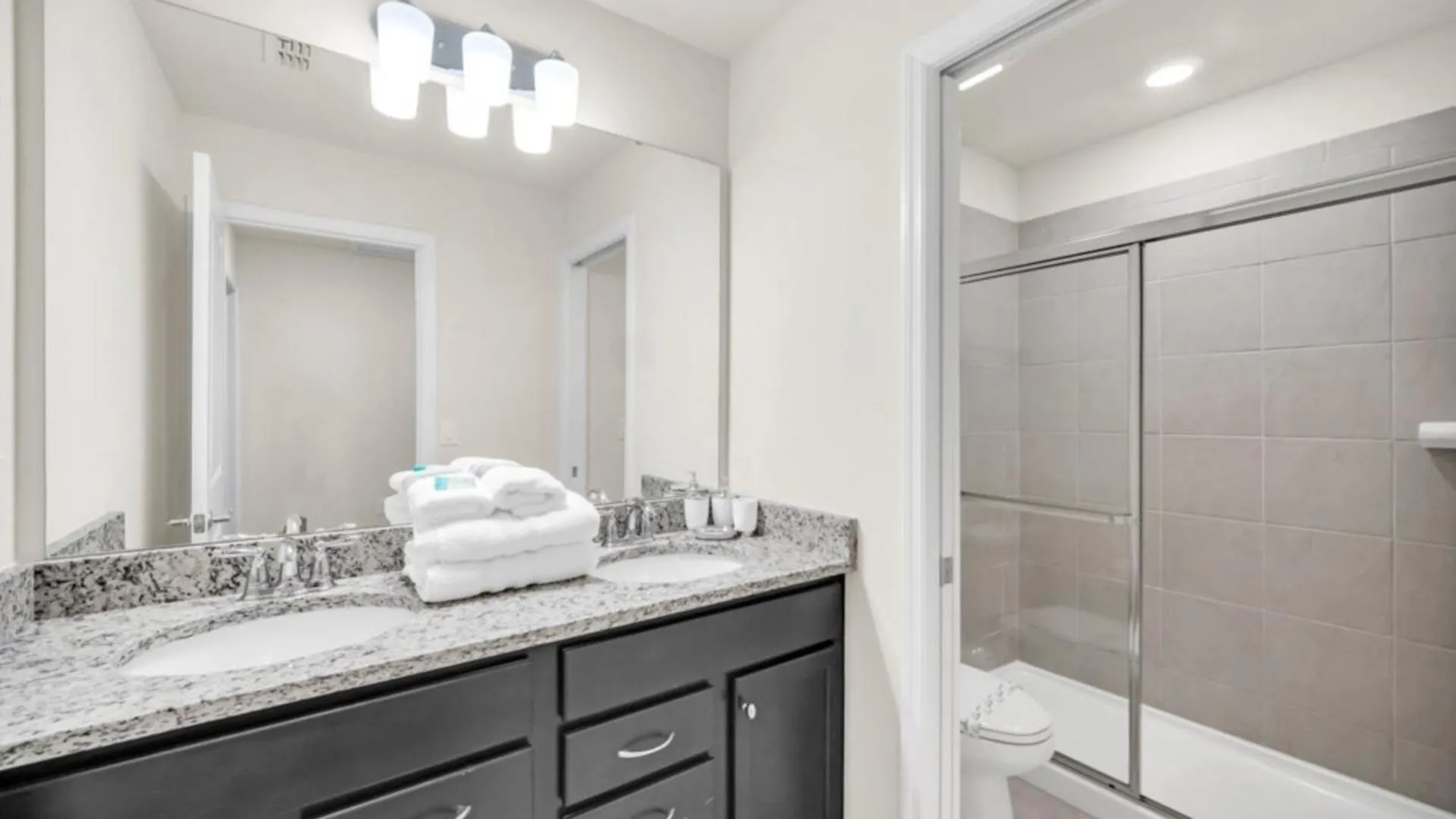 Modern Oasis: 7 Bedroom Villa Near The Beach 6324 Davenport