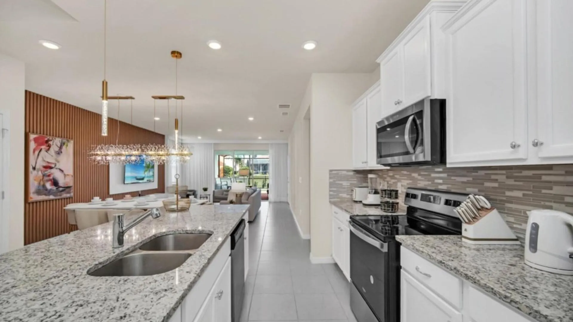 Modern Oasis: 7 Bedroom Villa Near The Beach 6324 Davenport 0*,  United States