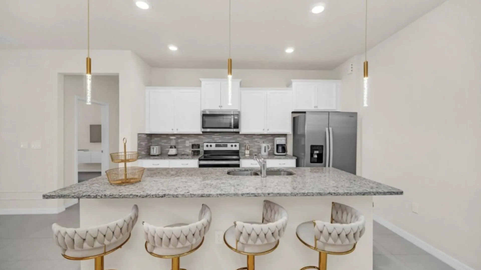 Modern Oasis: 7 Bedroom Villa Near The Beach 6324 Davenport