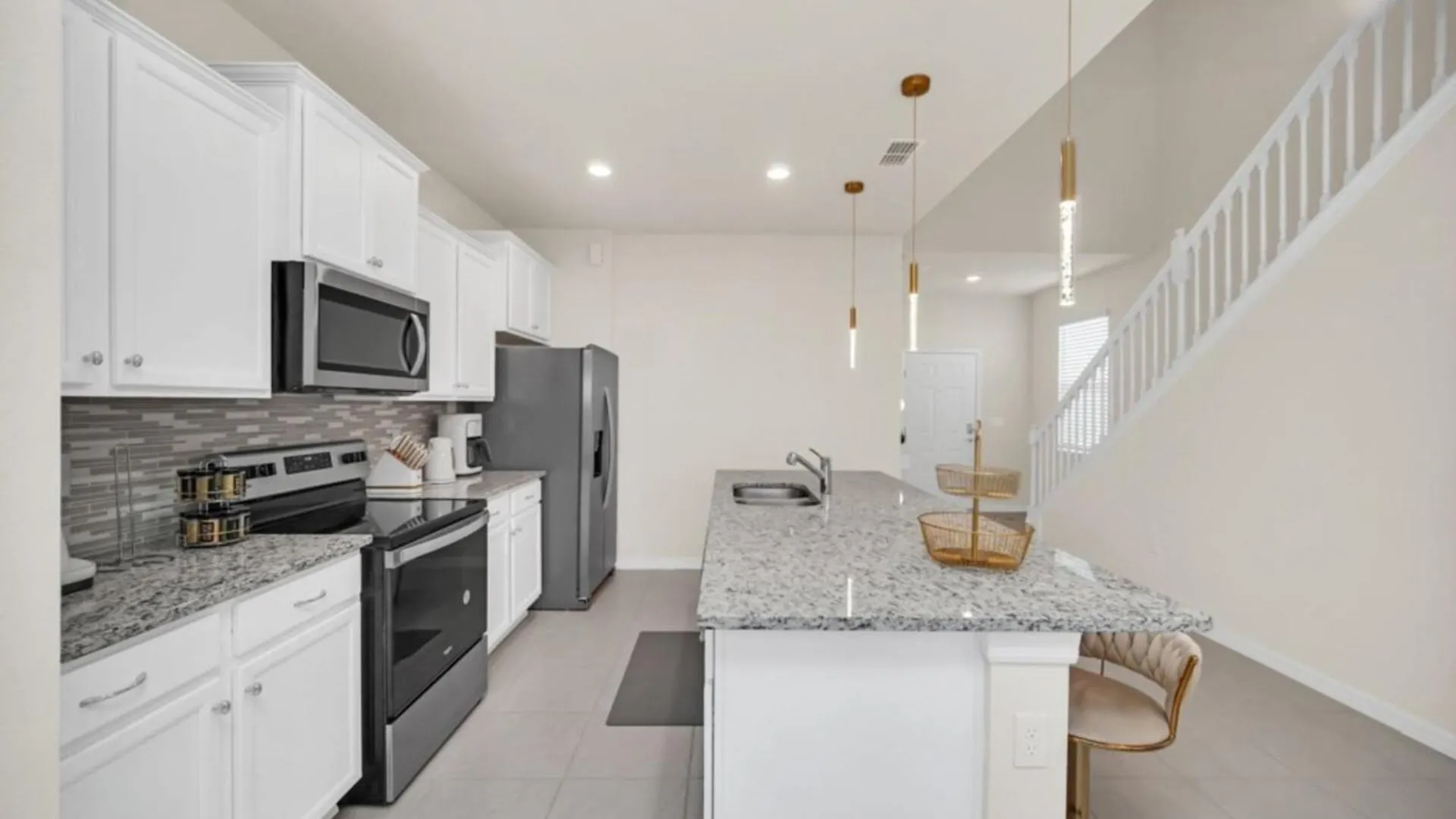Modern Oasis: 7 Bedroom Villa Near The Beach 6324 Davenport 0*,
